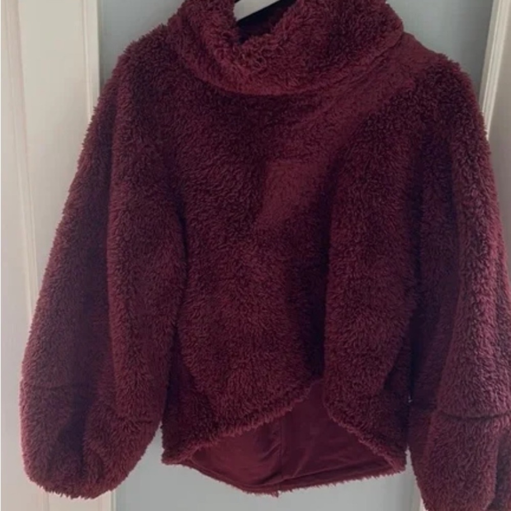 Lululemon Athletica Warm Restore  Sherpa pullover.